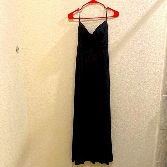 ▶️Speechless◀️Black ball dress in medium. - Picture 1 of 8